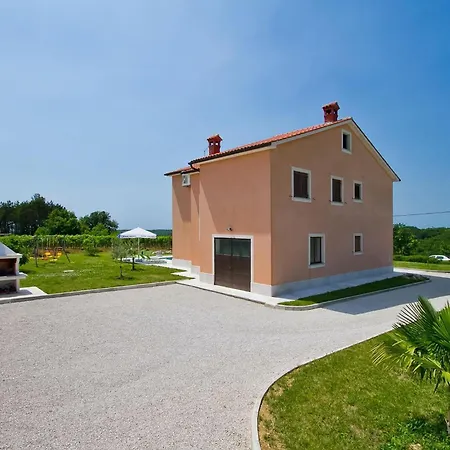 Semesterbostad Selar *