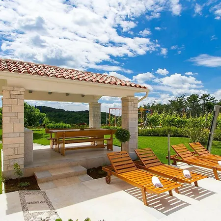 Selar Semesterbostad